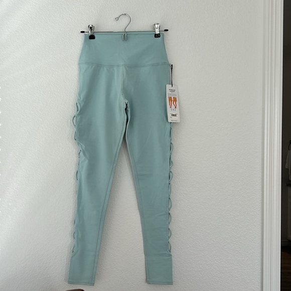 NWT ALO Yoga interlace legging cloud Small - Picture 3 of 4